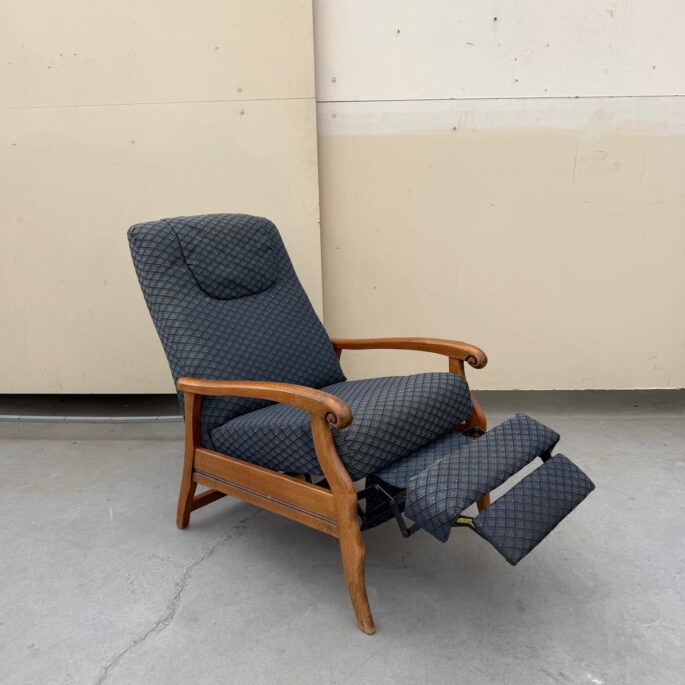 Atpūtas krēsls ar relax funkciju - mehānisks (prece uz pasūtījumu)