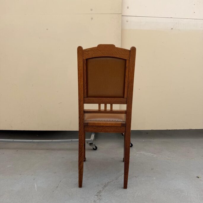 Jūgendstila ozolkoka krēsls (prece uz pasūtījumu)