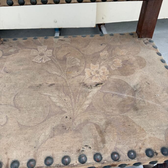 Antīks krēsls no klostera (prece uz pasūtījumu)