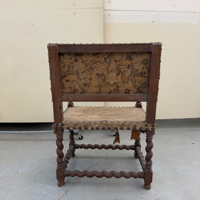 Antīks krēsls no klostera (prece uz pasūtījumu)