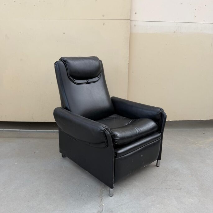 Melns ādas relax atpūtas krēsls (prece uz pasūtījumu)