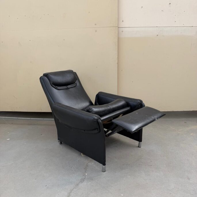 Melns ādas relax atpūtas krēsls (prece uz pasūtījumu)