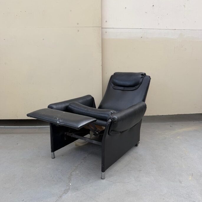 Melns ādas relax atpūtas krēsls (prece uz pasūtījumu)