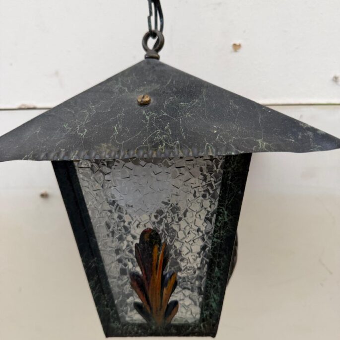 Metāla griestu lampa ar stiklojumu (prece uz pasūtījumu)