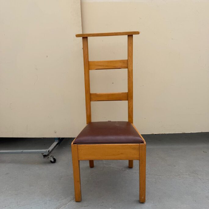 Koka krēsls (pieejami 3 gab.)
