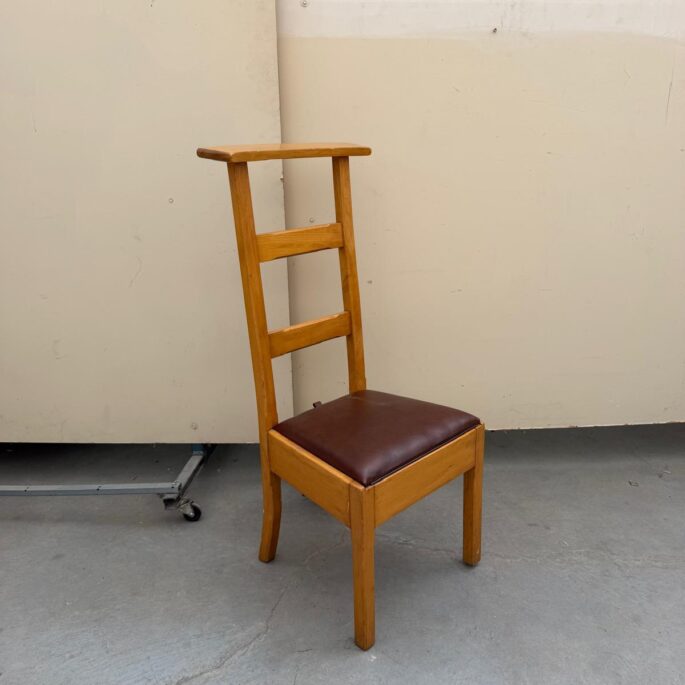 Koka krēsls (pieejami 3 gab.)