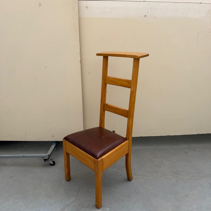 Koka krēsls (pieejami 3 gab.)