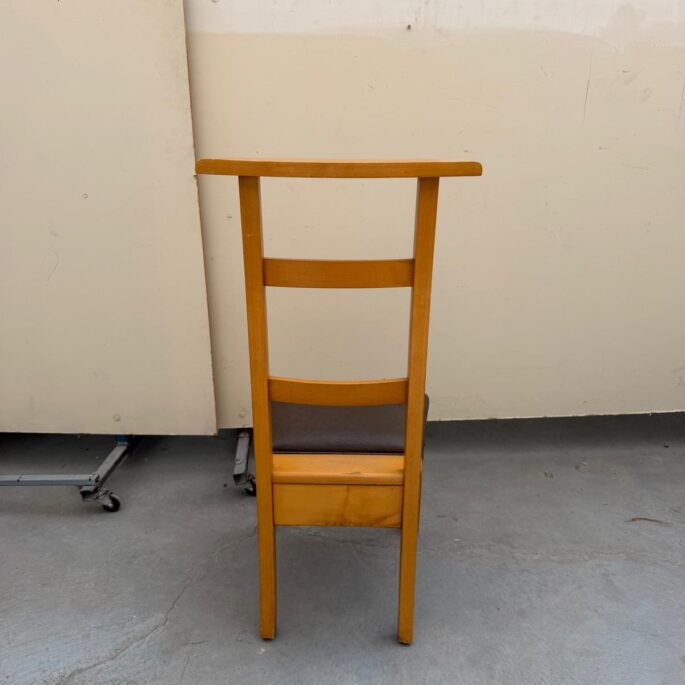 Koka krēsls (pieejami 3 gab.)