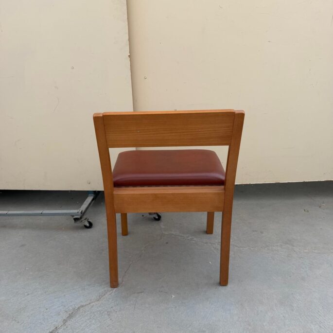 Koka krēsls ar atveramu sēdvirsmu (pieejami 6 gab.) (prece uz pasūtījumu)