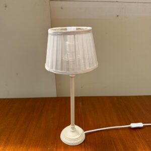 Galda lampa ar abažūru (prece uz pasūtījumu)