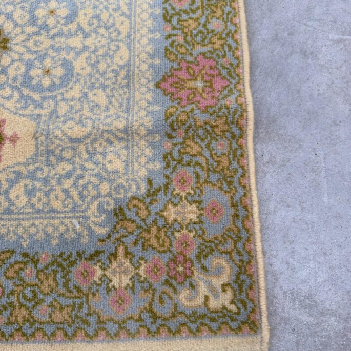 Paklājs ar ornamentiem (60 x 135 cm)