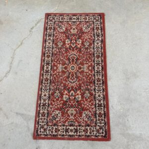 Paklājs ar ornamentiem (59 x 116 cm)