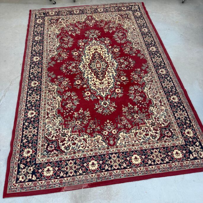 Paklājs ar ornamentiem (190 x 288 cm)