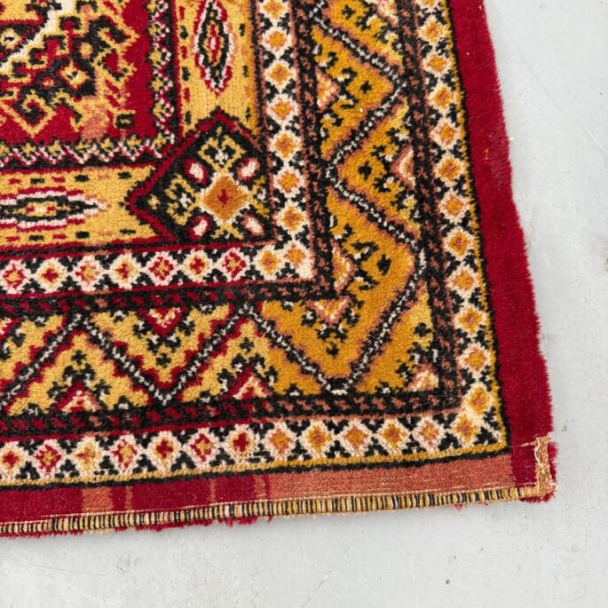 Paklājs ar ornamentiem (171 x 241 cm)