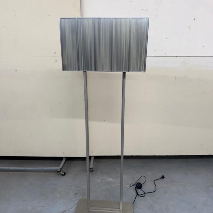 Metāla stāvlampa (prece uz pasūtījumu)