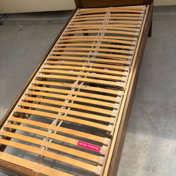 Vienguļamā gulta ar redelēm (90 x 200)