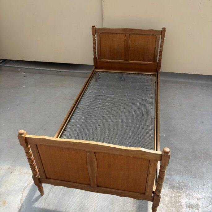 Vienguļamā gulta ar redelēm (90 x 200) (prece uz pasūtījumu)