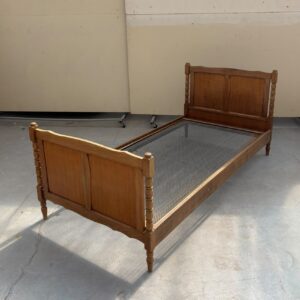 Vienguļamā gulta ar redelēm (90 x 200) (prece uz pasūtījumu)