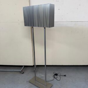 Metāla stāvlampa (prece uz pasūtījumu)