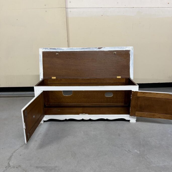 Balts skapītis ar paceļamu virsmu (prece uz pasūtījumu)