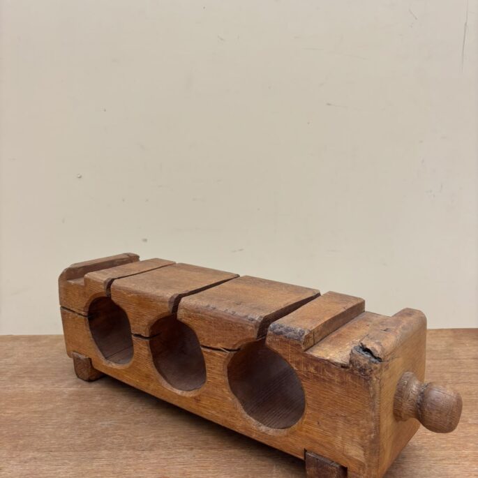Pudeļu turētājs (prece uz pasūtījumu)