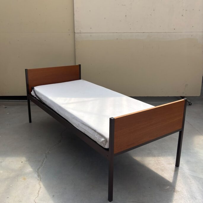 Vienguļamā gulta ar redelēm (90 x 200)