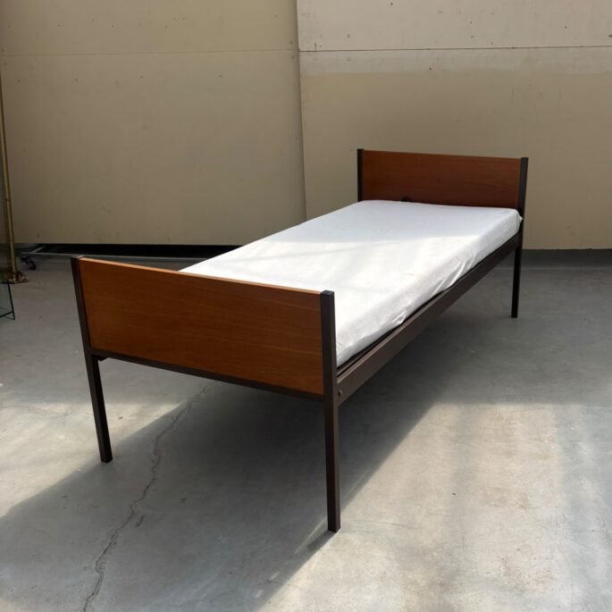 Vienguļamā gulta ar redelēm (90 x 200)