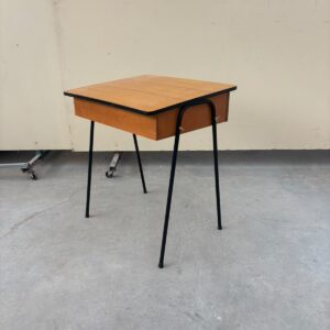 Galds ar atveramu vāku (prece uz pasūtījumu)