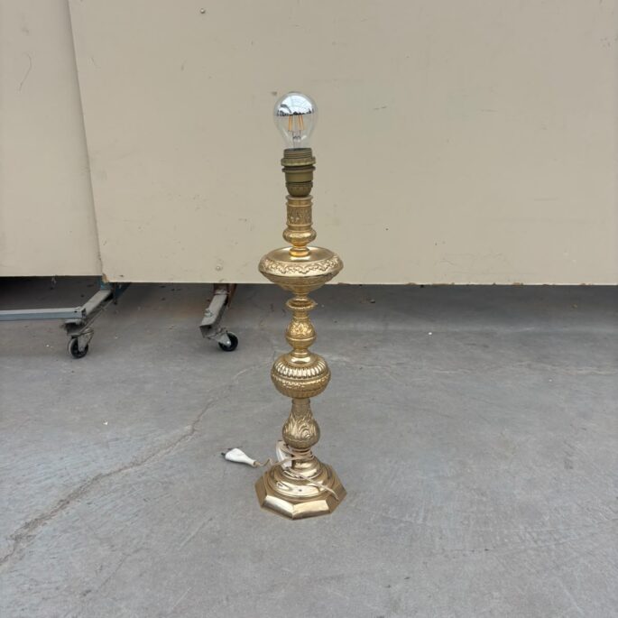 Galda lampa (prece uz pasūtījumu)