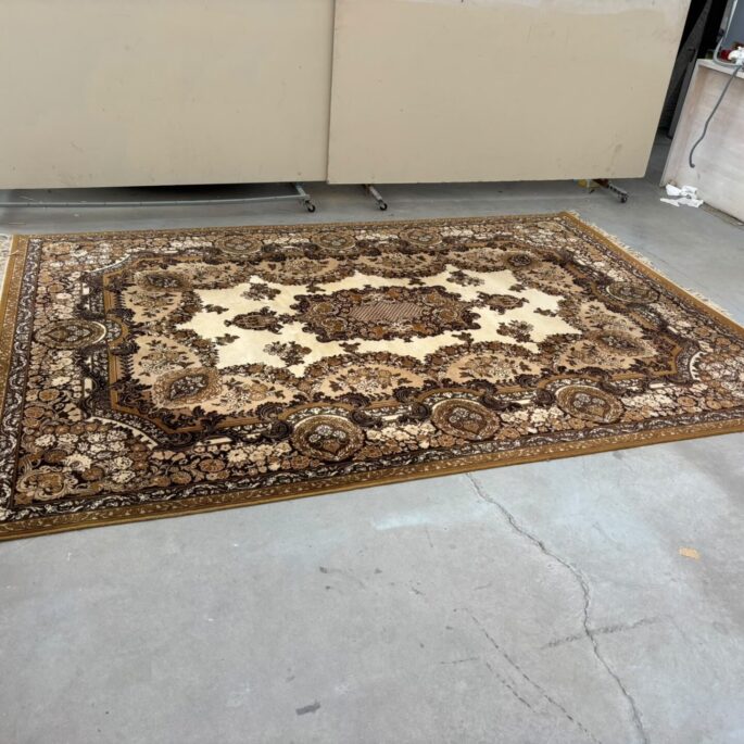Paklājs (250 x 360 cm)