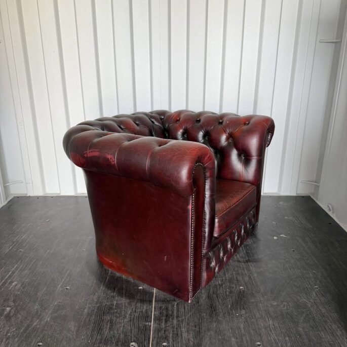 Chesterfield stila ādas atpūtas krēsls (prece uz pasūtījumu)
