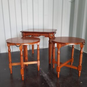 Galdiņu komplekts (prece uz pasūtījumu)