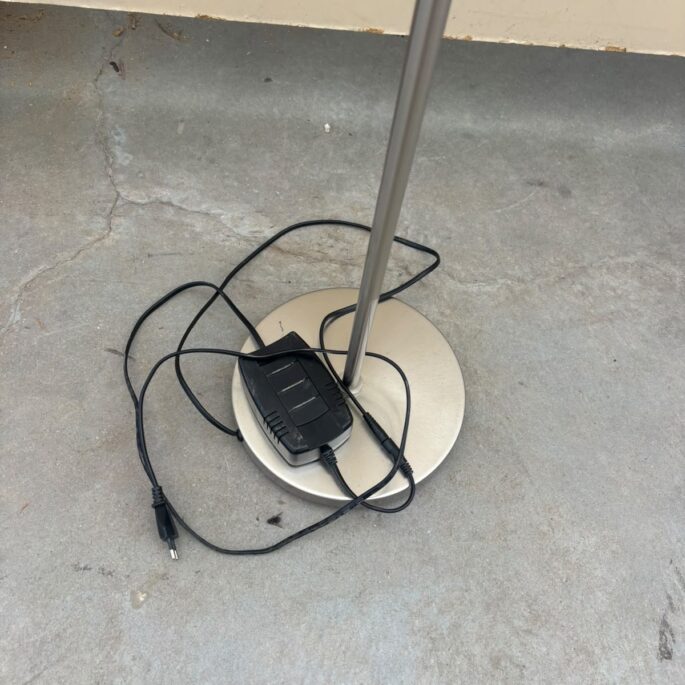 Metāla stāvlampa (prece uz pasūtījumu)