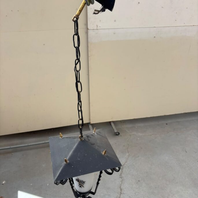 Griestu lampa (prece uz pasūtījumu)