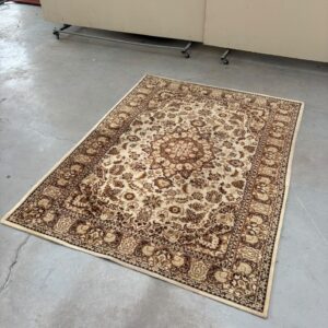 Paklājs ar ornamentiem (170 x 228 cm)