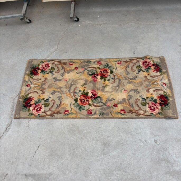 Paklājs ar ziedu rakstu (57 x 119 cm) (prece uz pasūtījumu)