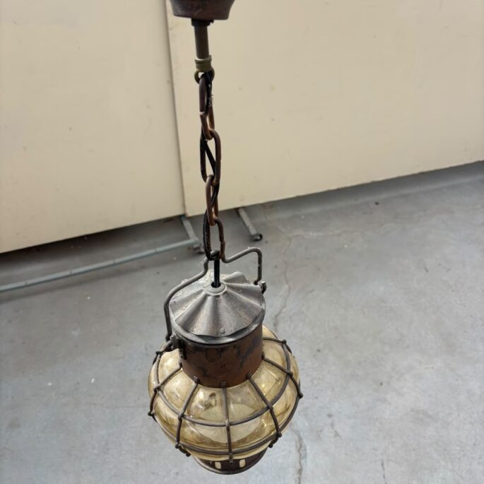 Griestu lampa (prece uz pasūtījumu)
