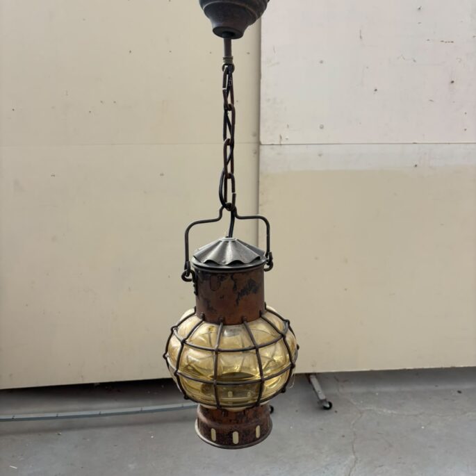 Griestu lampa (prece uz pasūtījumu)