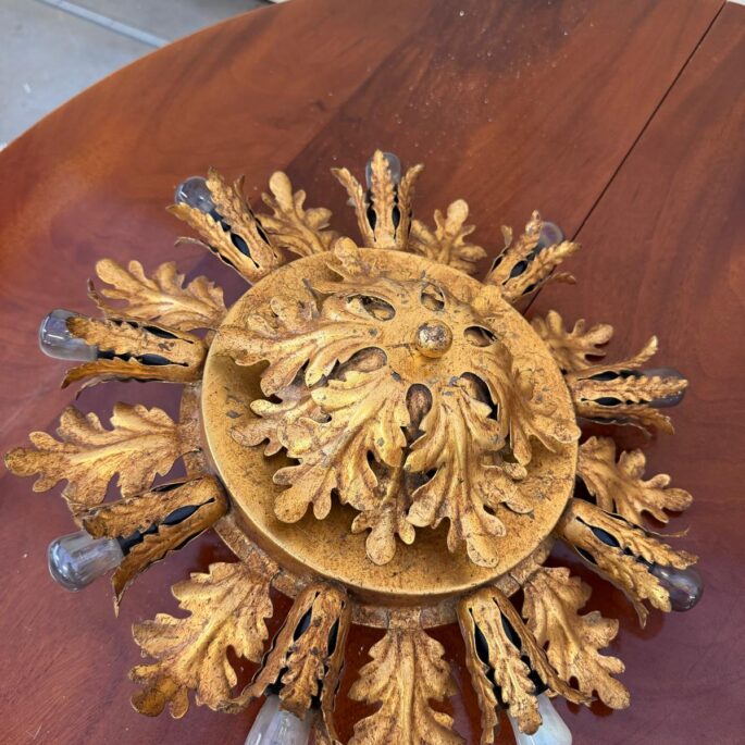 Griestu metāla lampa