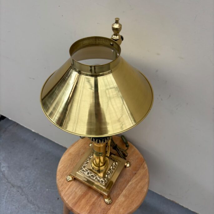Galda lampa ar metāla detaļām (prece uz pasūtījumu)