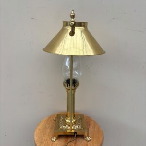 Galda lampa ar metāla detaļām (prece uz pasūtījumu)