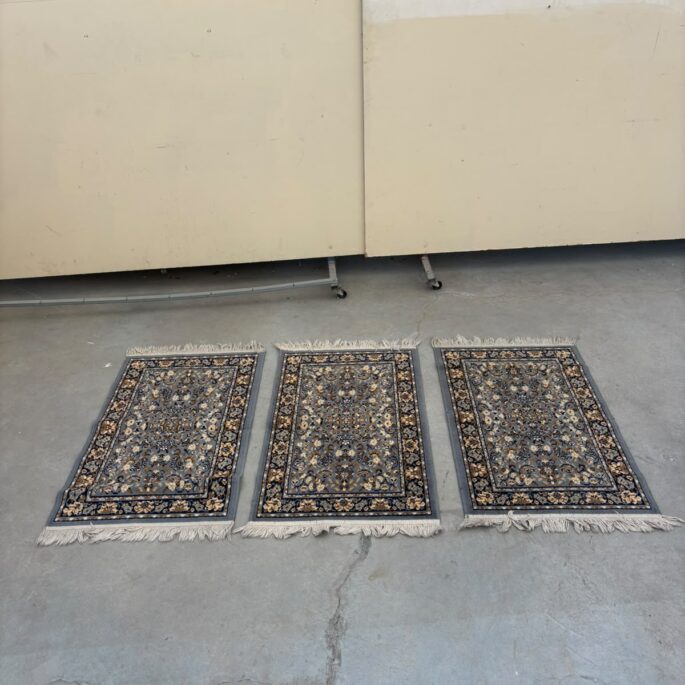 Paklājs ar ornamentiem (61 x 111 cm) (prece uz pasūtījumu)