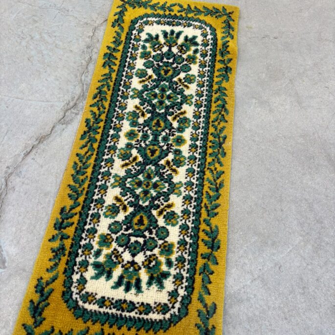 Paklājs ar augu motīvu (30 x 79 cm) (prece uz pasūtījumu)