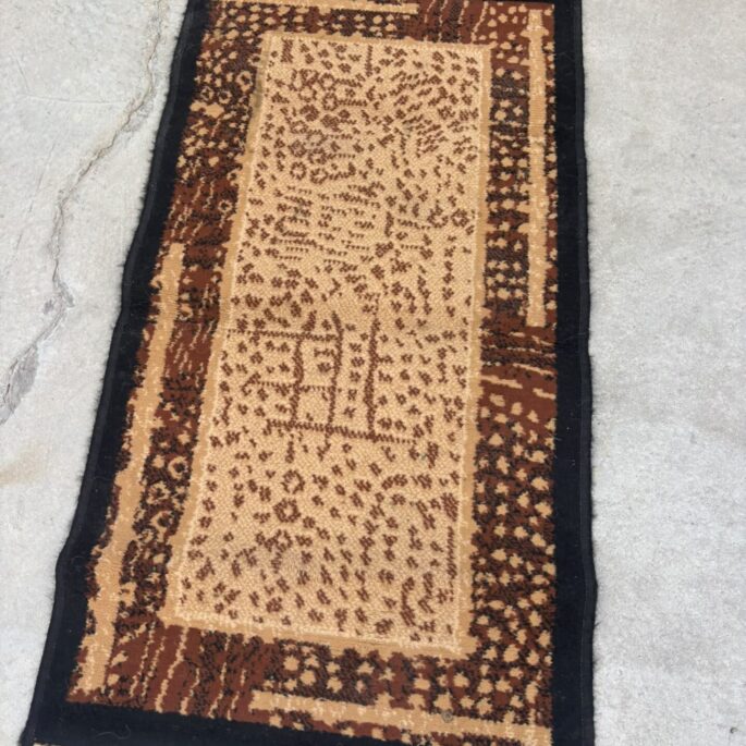 Brūns paklājs (59 x 112 cm) (prece uz pasūtījumu)