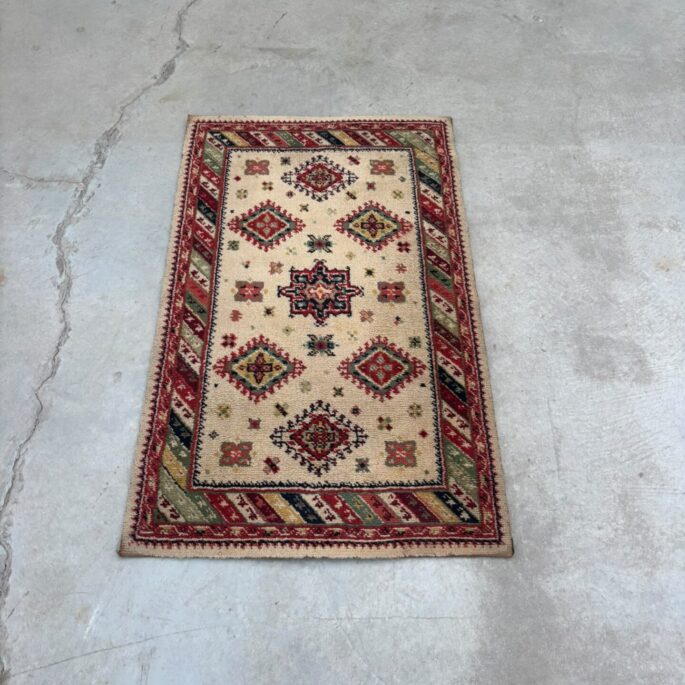 Viesistabas paklājs (70 x 116 cm) (prece uz pasūtījumu)