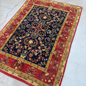 Sarkans paklājs ar ornamentiem (140 x 200 cm) (prece uz pasūtījumu)