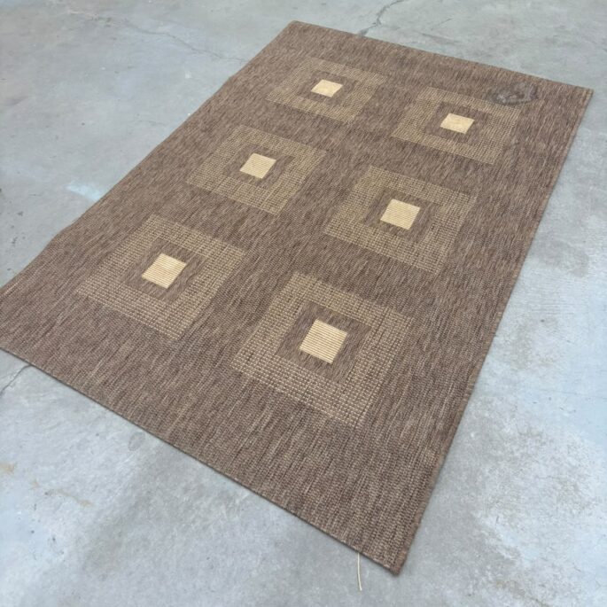 Paklājs ar ģeometrisku rakstu (133 x 192 cm) (prece uz pasūtījumu)