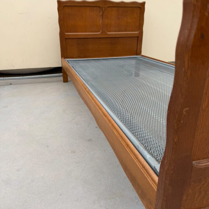 Vienguļamā gulta ar redelēm (100 x 200) (prece uz pasūtījumu)