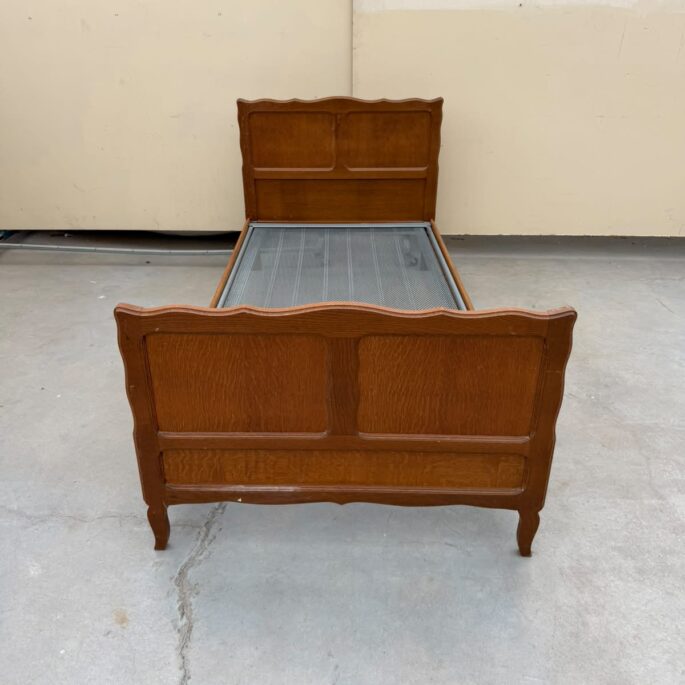 Vienguļamā gulta ar redelēm (100 x 200) (prece uz pasūtījumu)