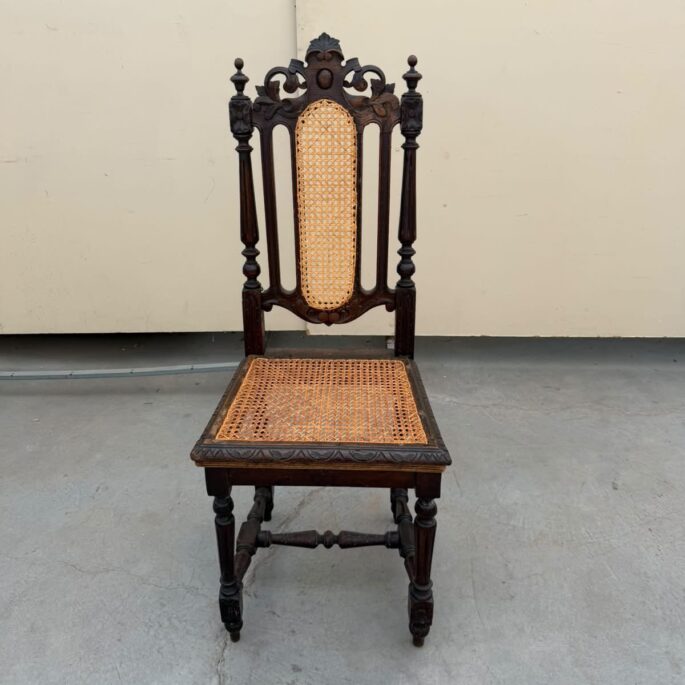 Antīks koka krēsls (pieejami 4 gab.) (prece uz pasūtījumu)